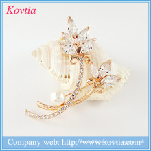 Bulk rhinestone brooch for wedding invitation dubai gold plated flower brooch